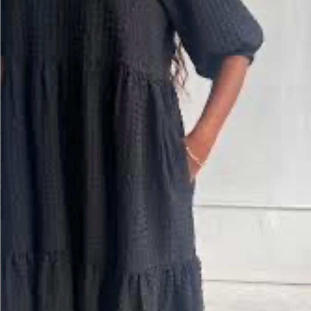 Women's Black Long Sleeve Tiered Midi Dress